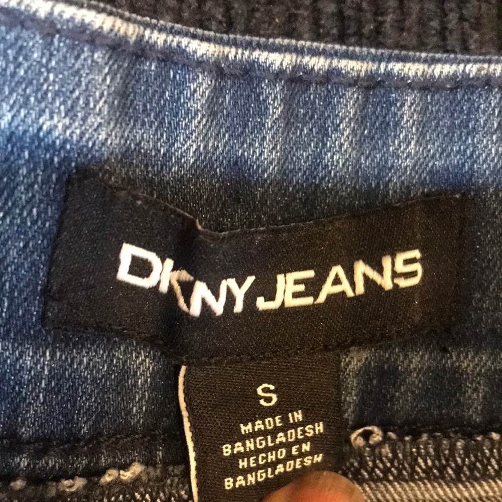 DKNY Denim pull On Elastic Waist 3 Pocket Bermuda Shorts-Size S - Picture 8 of 9